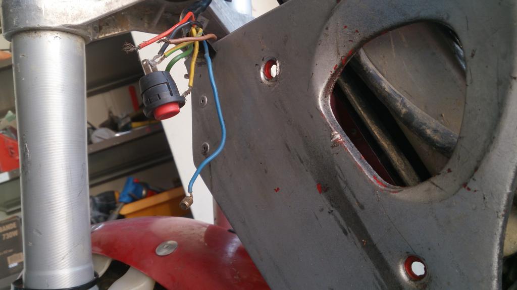 Probleme Coupe Circuit Ford Transit - Pouvez Vous Me Dire Lesquels Vont A Linterrupteur Coupe Circuit Il Y A Un Fil Noir Qui Est Attache A Linterrupteur Et Lesquels Sont Pour Le Phare Svp - Probleme Coupe Circuit Ford Transit