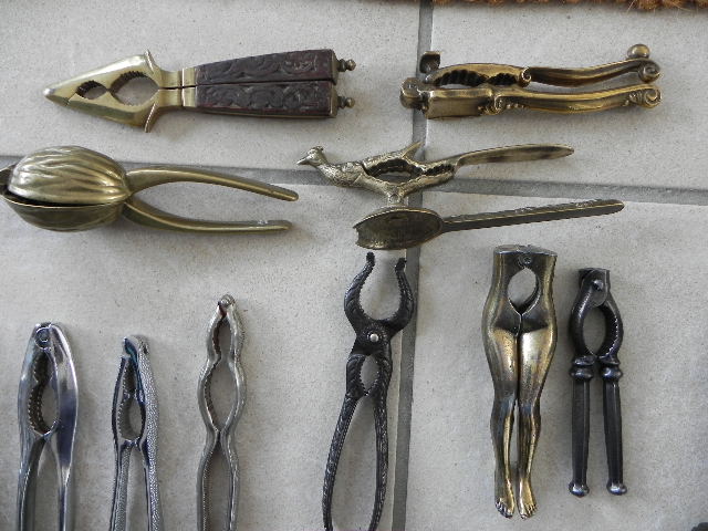 PINCE ANCIENNE METAL à RESSORT CASSE NOIX NOISETTES? Sortie de GRENIER D