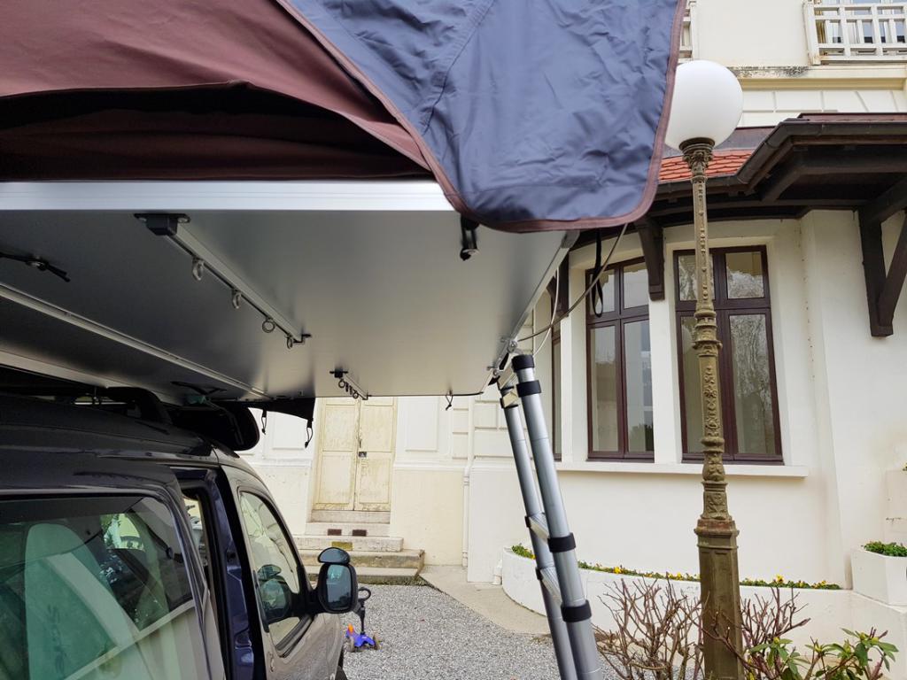 Moustiquaire aération pour vitres de véhicule, lorsqu'on y dort à  l'interieur. - France Bivouac et tourisme