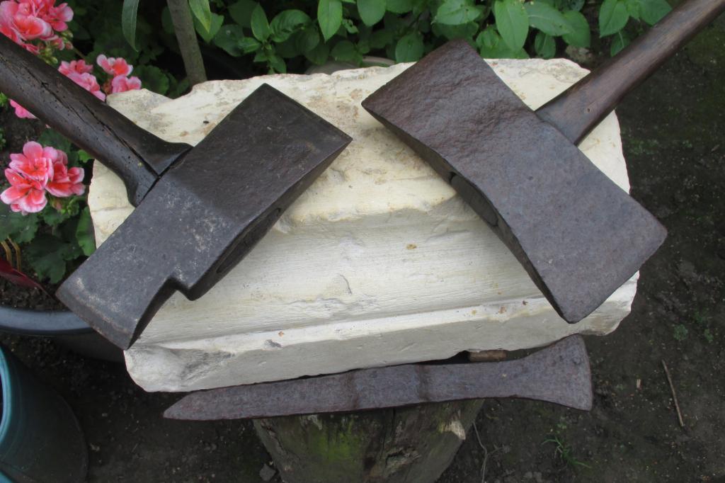 Outil De Tailleur De Pierre 4 Lettres
