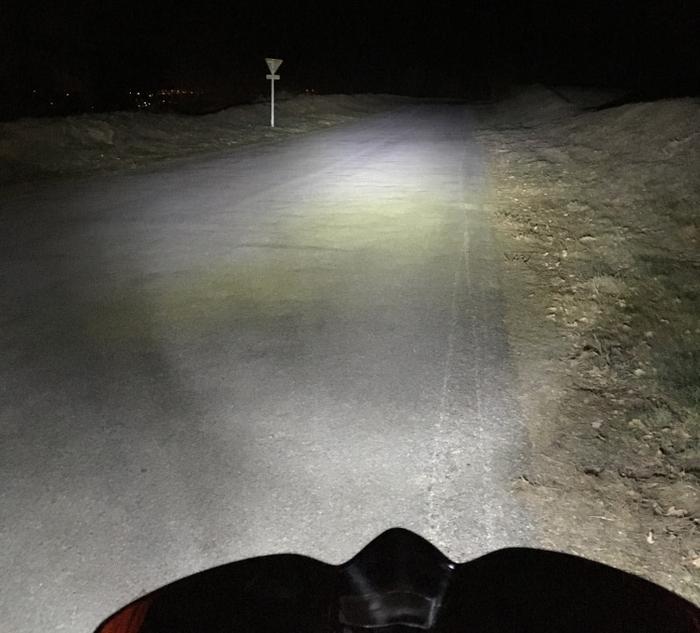 Yamaha XJ6 [TUTO] Changement ampoule + veilleuse phare avant par LED