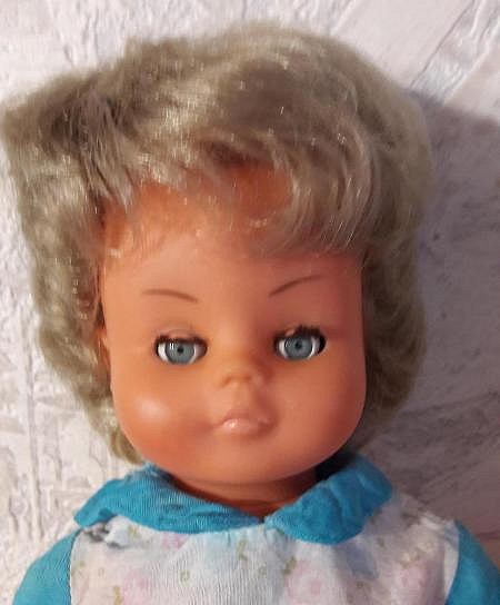 Poupée Gégé, corps souple, 8S4, quasi neuve, avec broche Gégé et robe d' origine - Jeux & Jouets