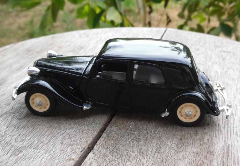 Vitrage pour Citroen Traction 15 six Solido