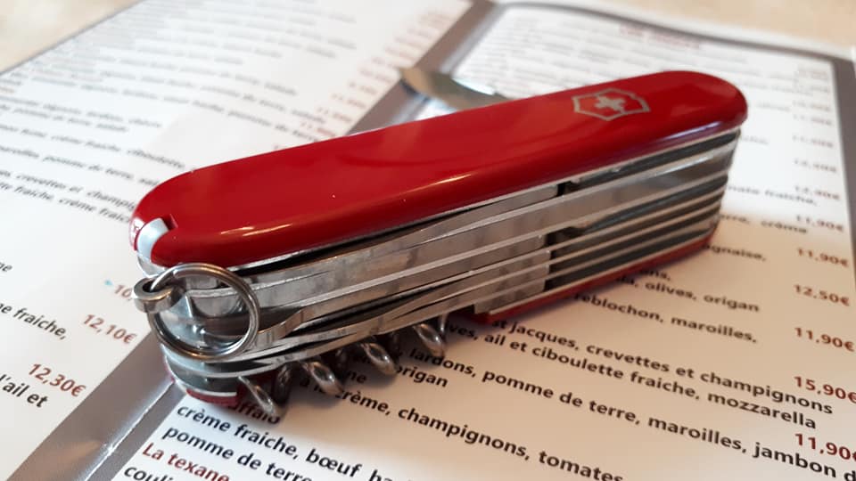 Mes 91mm rouge et ALOX 93 mm ( Victorinox ) -- ( Philippe ) 34075956_10210942...911488_n-548fce6