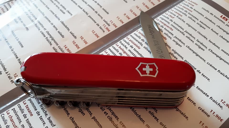 Mes 91mm rouge et ALOX 93 mm ( Victorinox ) -- ( Philippe ) 33922799_10210942...791360_n-548fce0
