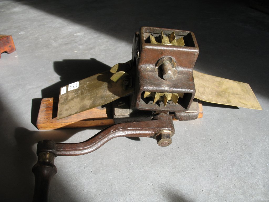 A Quoi Sert La Machine à Vapeur OUTILS ANCIENS - ART POPULAIRE :: A quoi sert cette machine