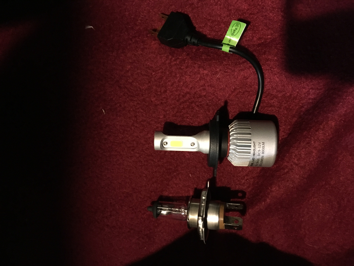 Yamaha XJ6 [TUTO] Changement ampoule + veilleuse phare avant par LED