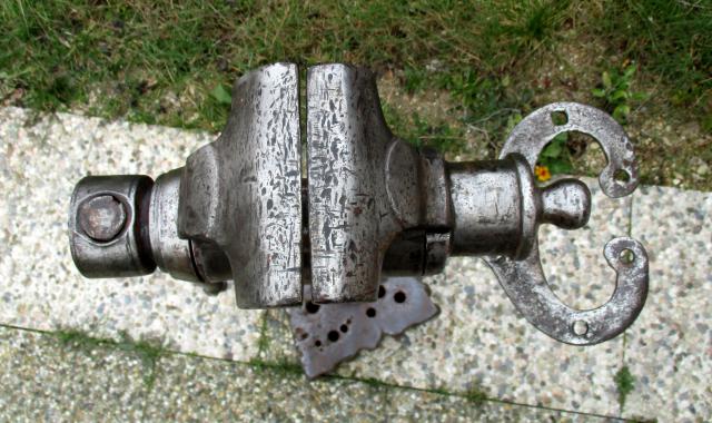 Ancien Etau De Forgeron - 108 Cm