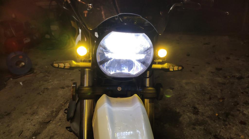 Projecteur LED double couleur pour moto, motocyclette, Scooter, pour café  Racer, lampe de projecteur auxiliaire - AliExpress
