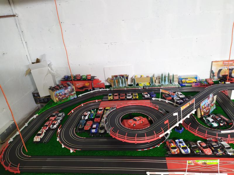 PART 1 CIRCUIT 1/32 SCALEXTRIC PLAFOND AMOVIBLE / SCALEXTRIC 1/32 CIRCUIT  RACE !! 