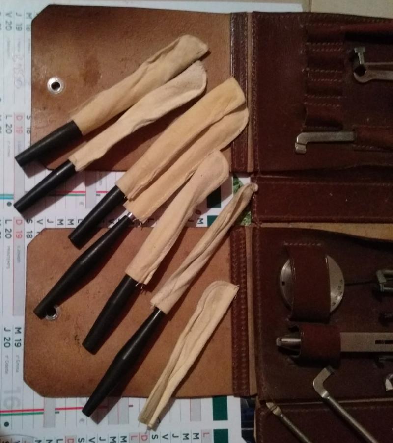OUTILS ANCIENS ART populaire/ fers a marquer ,etrier,mouchette,petit
