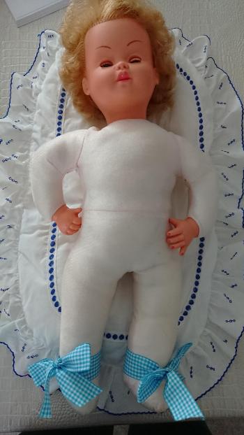 ANCIENNE POUPEE GEGE DE 28 CM AUX YEUX BLEUS DORMEURS