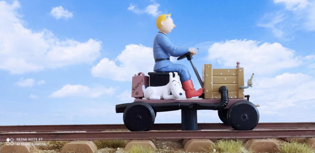 Les Voitures De Tintin — Dépanneuse Luxor + Auto Accidentée échelle 1/24 Hachette — Modèle Neuf