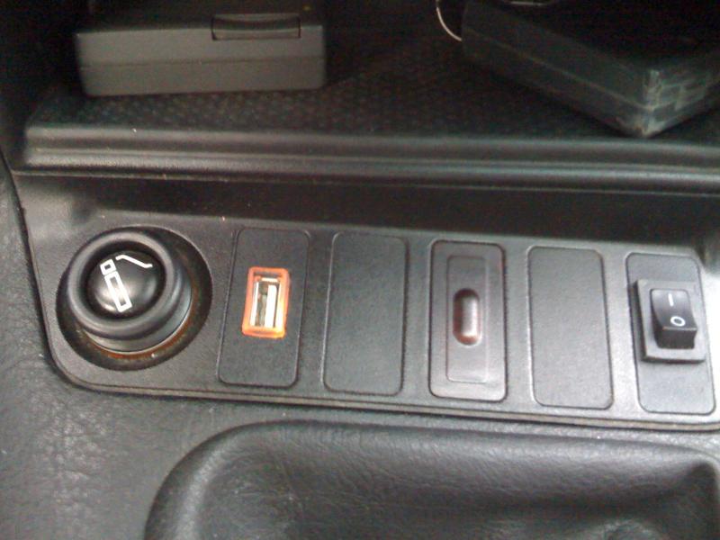 Installation d'une ralonge usb rétroéclairée pour votre auto M3bagu-026-8abc1c