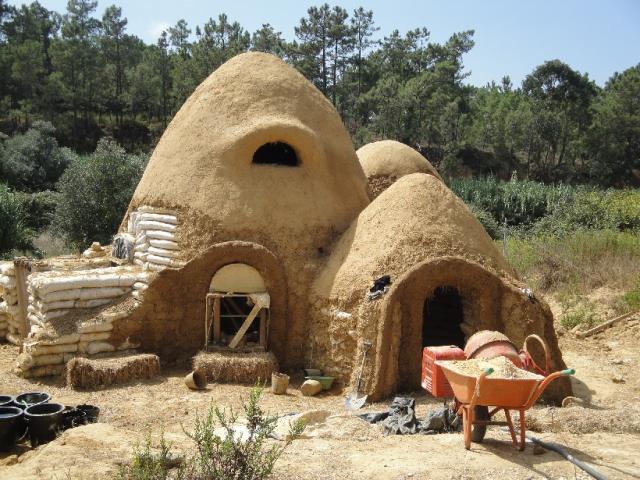 Zambian Vernacular Architecture Example Of A Mud Hut Vernacular Architecture Mud Hut Architecture