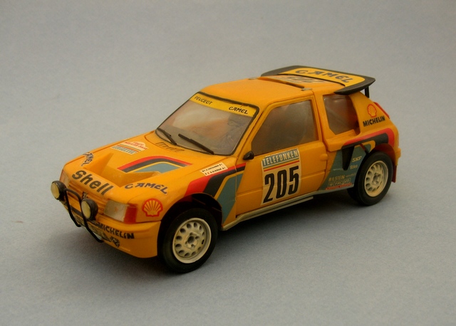 Heller Maquette Peugeot 205 EV2 1/24 - 56716 - Kit Complet Avec Peintures Et Accessoires Heller Maquette Peugeot 205 EV2 1/24 - 56716 - Kit Complet Avec Peintures Et Accessoires