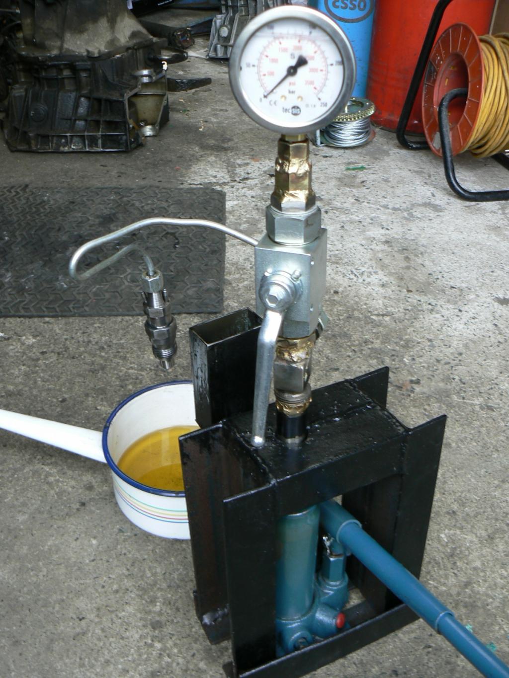 Pompe à tarer pour injecteur Diesel - UO09073 