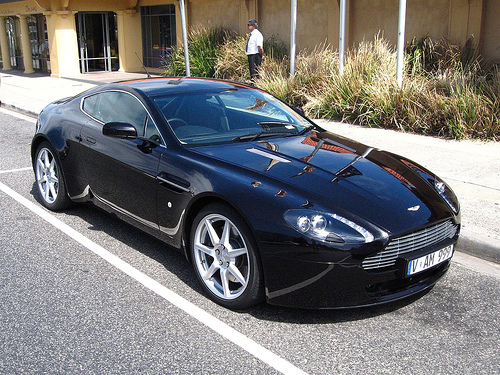 Importer Auto Et Sportive De Luxe Aston Martin V8 Vantage