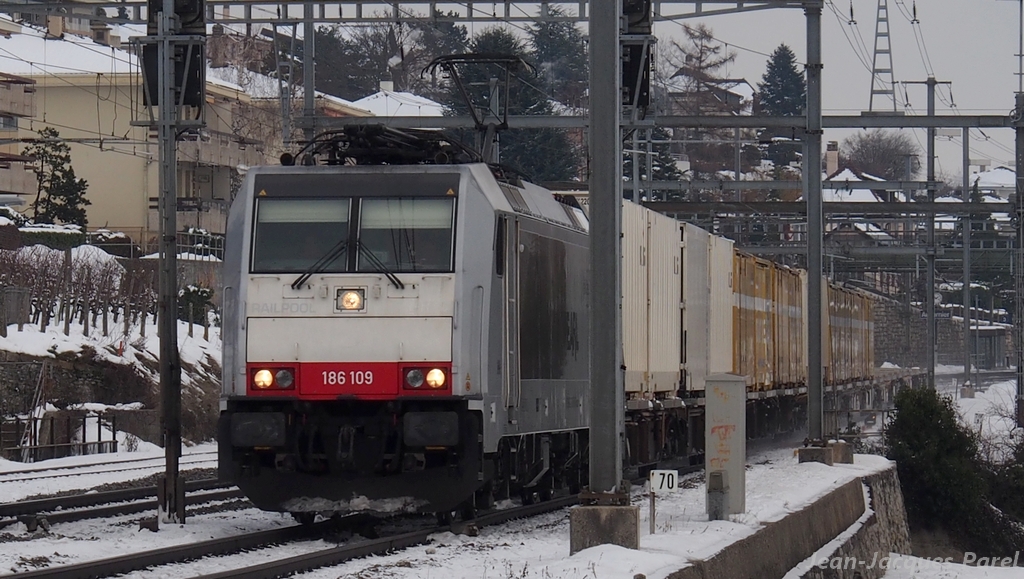 Spot du jour ferroviaire. Nouvelles photos postées le 28 Novembre 2016 Br-186-109-railcare_01-3a52e19