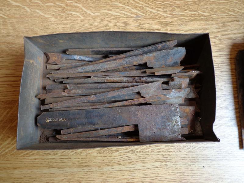 Lot D'outils Anciens En Acier Pour Bricolage - Pinces, Tournevis, Divers En Vrac