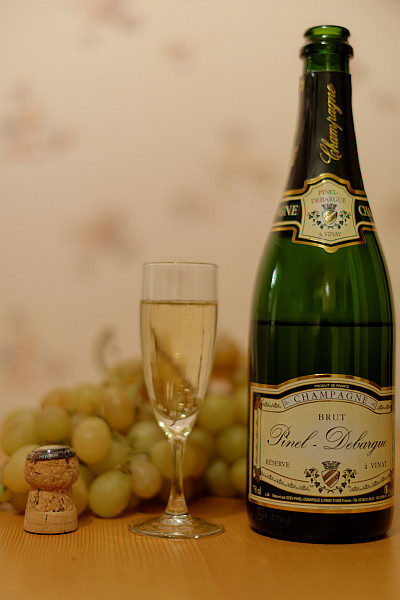 http://img.xooimage.com/files96/8/6/4/champagne01-426e56d.jpg