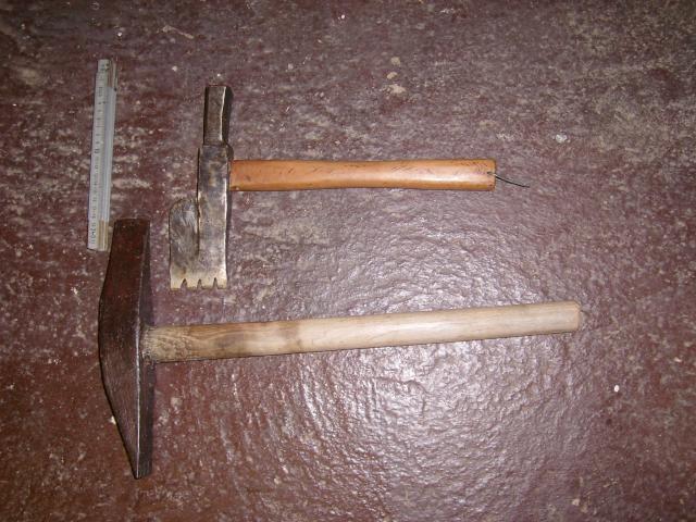 Outil De Tailleur De Pierre 4 Lettres