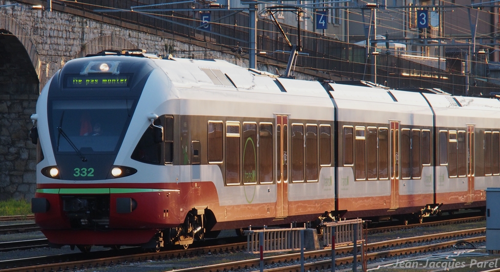 Spot du jour ferroviaire. Nouvelles photos postées le 28 Novembre 2016 Rabe-527-332-flirt-transn-3dbb0d2