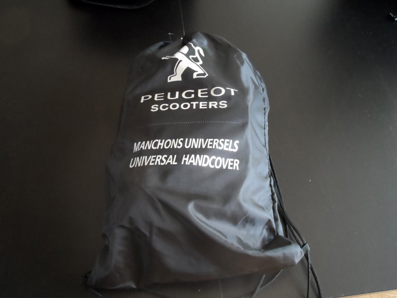 Les Manchons Peugeot Metropolis réf: A06915 à 40€ Manchon-metropolis-2--403c69d