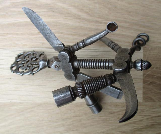 Outil Ancien Multifonctions - Clé à Molette Vintage - Acier - Pièce De Collection