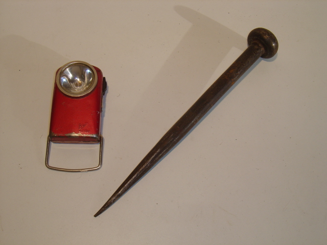 Ancien Pointeau De Cordonnier – Outil En Acier Et Bois Par Bourrelier