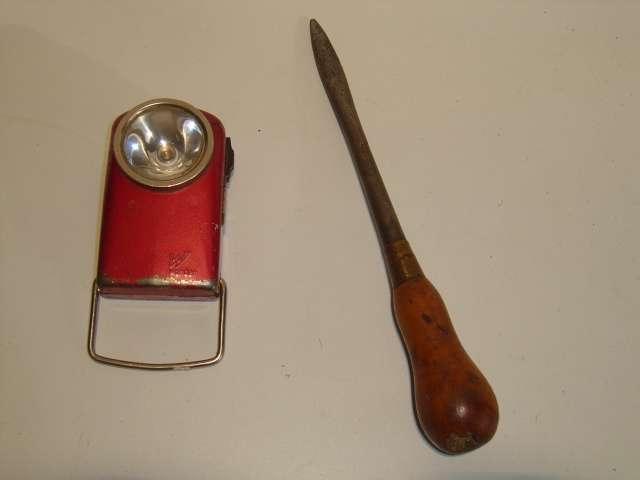 Lot De 20 Outils De Cordonnier Et Bourrelier Du XIXe Siècle - Art Populaire Et Travail Du Cuir