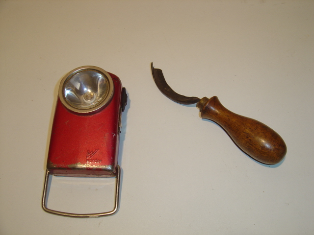 Poincon ou alene de cordonnier bourrelier - outil ancien en ance