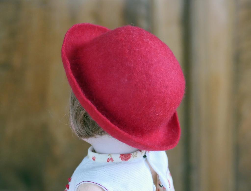 Patron Pour Chapeau De Poupée Bleuette En Velours - Modèle 658, Occasion Comme Neuf