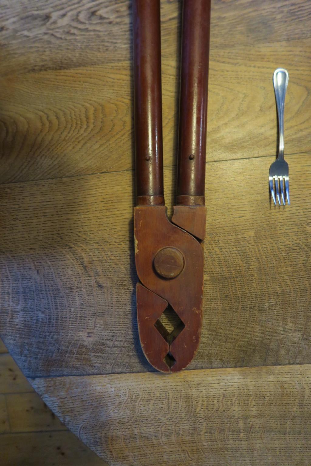 Pince Ancienne De Chapelier / Casse-noix En Fer - Pour Pièces Ou Réparation