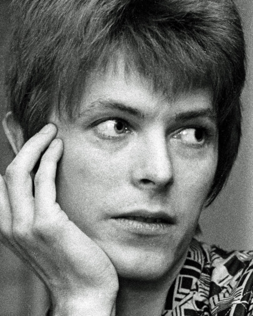 Manofmusic :: Bowie unveils Ziggy fifty years ago today