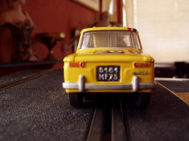 Très rare Voiture de circuit R8 GORDINI jaune Jouef