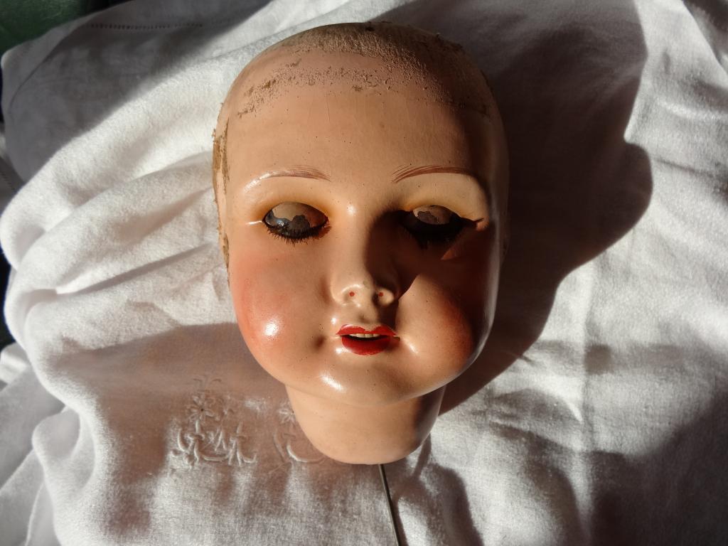 ANCIENNE POUPÉE ANNÉES 50. tissu cousu bicolore - Tête en carton